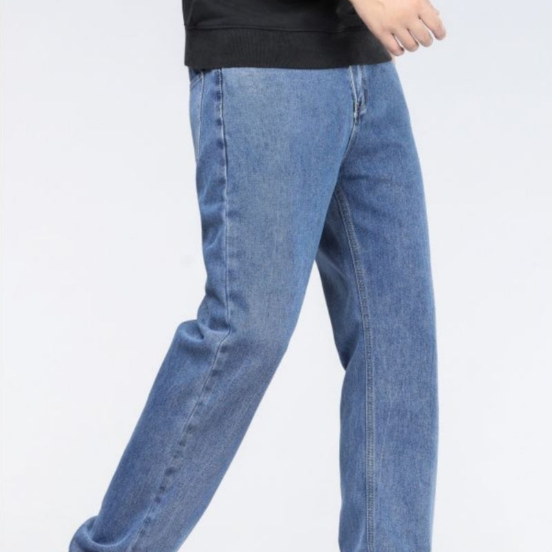 Schlichte, lässige, extra lange Herrenjeans