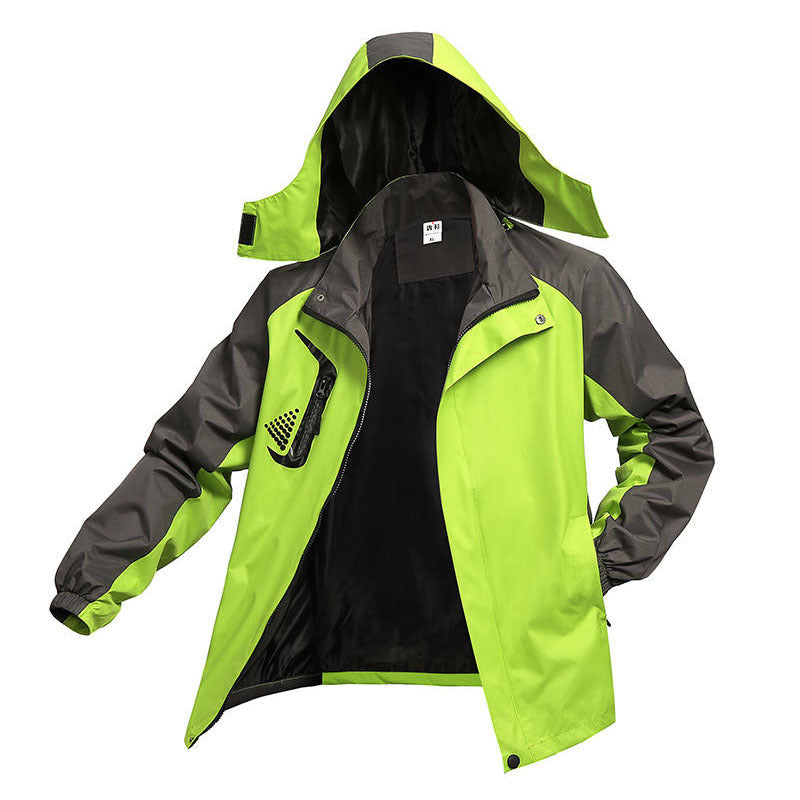 Veste à capuche fine assortie aux couleurs de l'automne et de l'hiver
