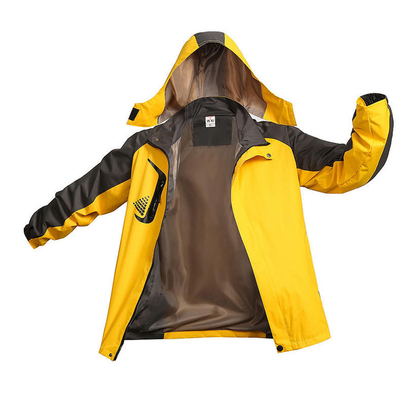 Veste à capuche fine assortie aux couleurs de l'automne et de l'hiver