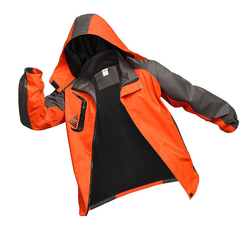 Veste à capuche fine assortie aux couleurs de l'automne et de l'hiver