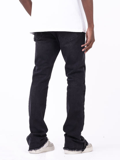 Gerade geschnittene Jeans mit offenem Saum und seitlichem Reißverschluss