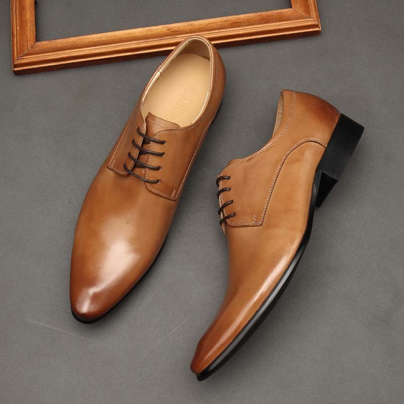 Spitz zulaufende Herrenschuhe Britische Business-Anzüge Schnürschuhe aus schwarzem Leder Hochzeitsschuhe für Herren
