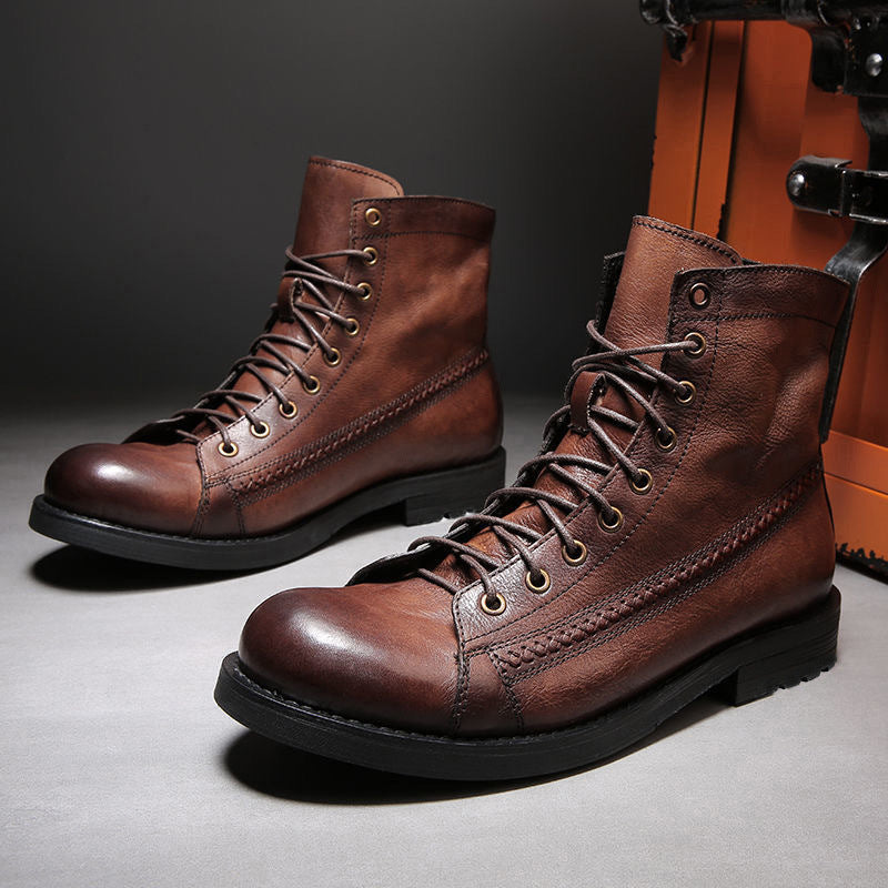 Arbeiterstiefel im britischen Stil mit Pinselfarbe