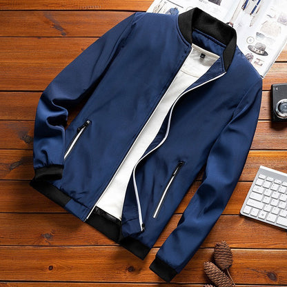 Schlichte, lässige Herrenjacke im koreanischen Stil