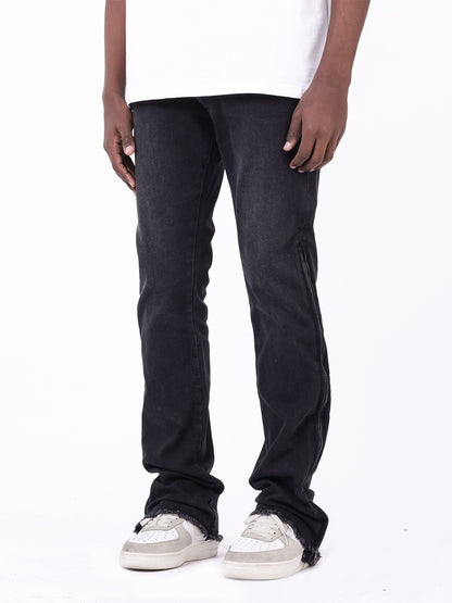 Gerade geschnittene Jeans mit offenem Saum und seitlichem Reißverschluss