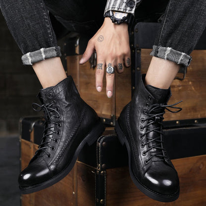 Arbeiterstiefel im britischen Stil mit Pinselfarbe