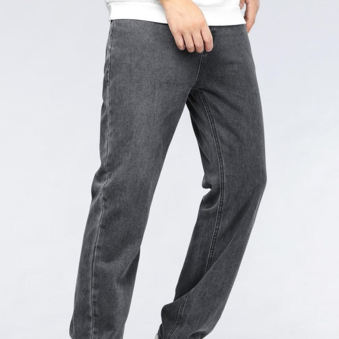 Schlichte, lässige, extra lange Herrenjeans