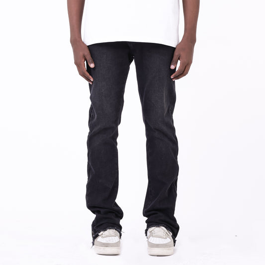 Gerade geschnittene Jeans mit offenem Saum und seitlichem Reißverschluss