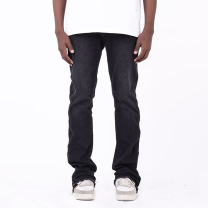 Gerade geschnittene Jeans mit offenem Saum und seitlichem Reißverschluss